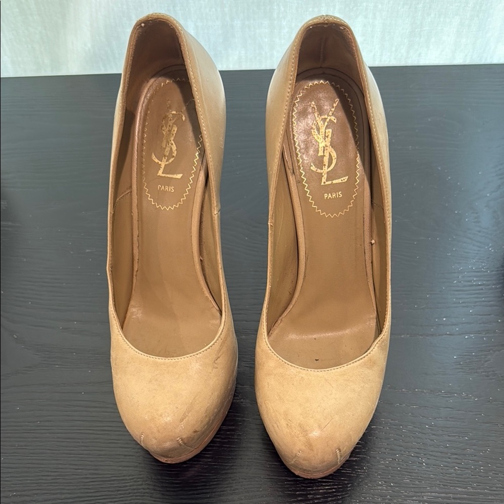 Yves Saint Laurent Tan Heels Elegant Design